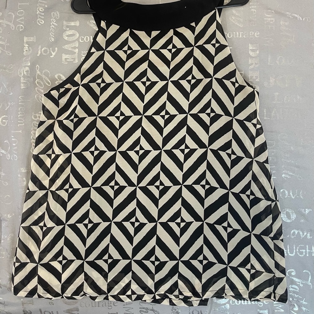 Signature Collection Tunic - Picture 2 of 4
